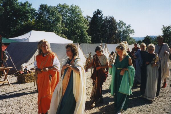 Prozession der römischen Damen