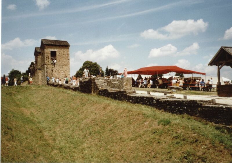 Rekonstruierte Mauer des Welzheimer Ostkastells